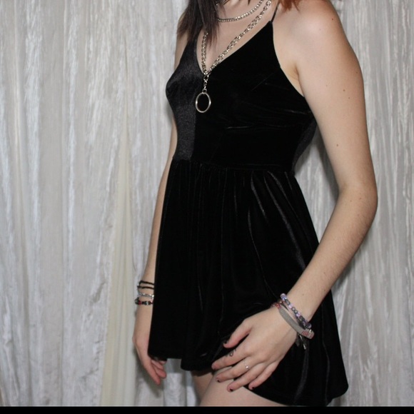 ♣️Velvet Romper♠️ - Picture 2 of 7